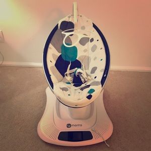 4MOMs Mamaroo Plush Polkadot Bouncer!! Must GO!